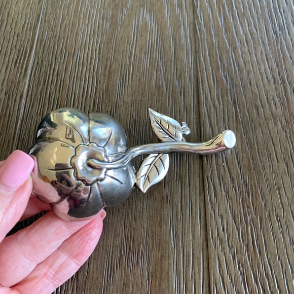 Pewter 🌺 flower ring holder - Picture 2 of 3